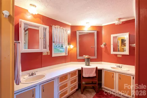 Bath - 204 Grove Rd, Sylva, NC 28779 photo 1 of 2