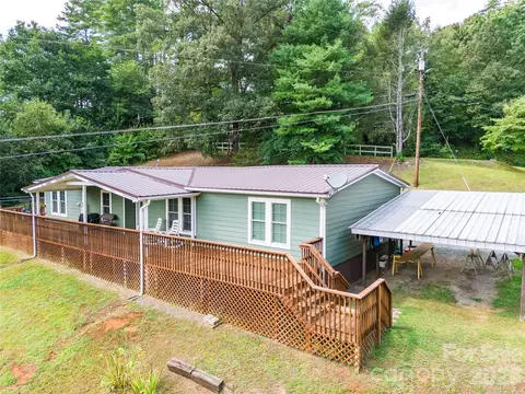 Exterior - 204 Grove Rd, Sylva, NC 28779 photo 2 of 9