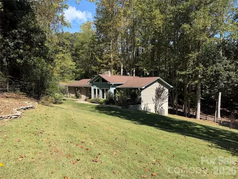 14 Cambridge Dr, Candler, NC 28715