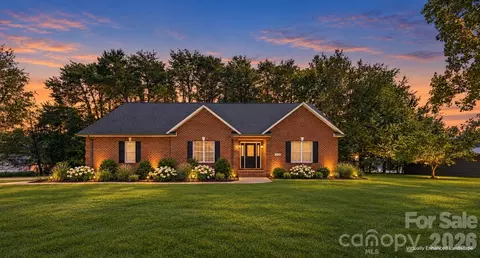 3656 Woodgreen Dr, Lincolnton, NC 28092