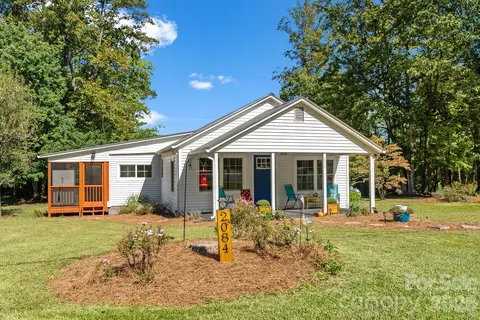2084 Thurmond Rd, Thurmond, NC 28683