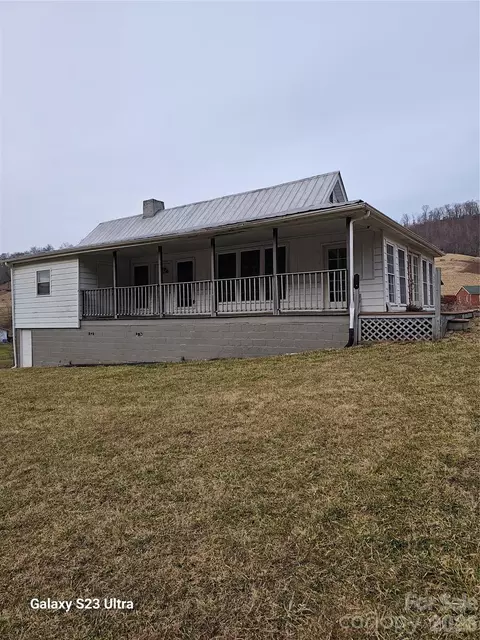 664 Water St, Bakersville, NC 28705