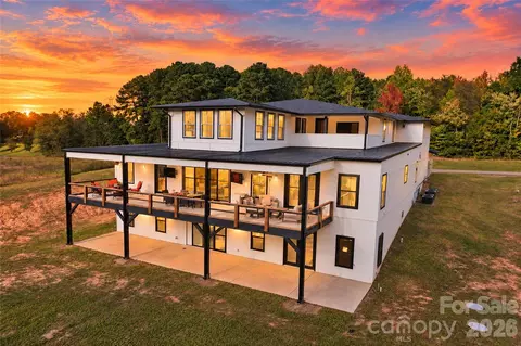 4987 Wildlife Ln, Sherrills Ford, NC 28673