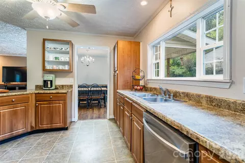 Kitchen - 23 Yorkie Dr, Clyde, NC 28721 photo 4 of 4