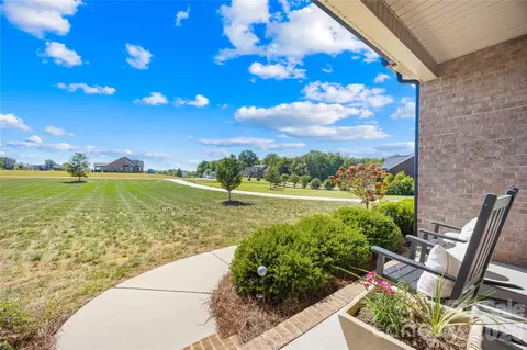Exterior - 2107 Parrothead Dr, Monroe, NC 28110 photo 2 of 8