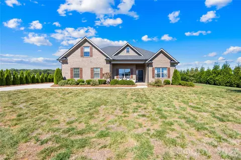 Exterior - 2107 Parrothead Dr, Monroe, NC 28110 photo 1 of 8