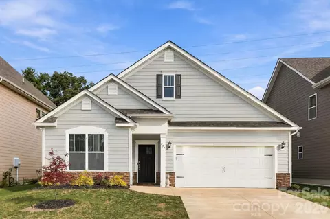451 Fox Cove Cv, Hendersonville, NC 28792