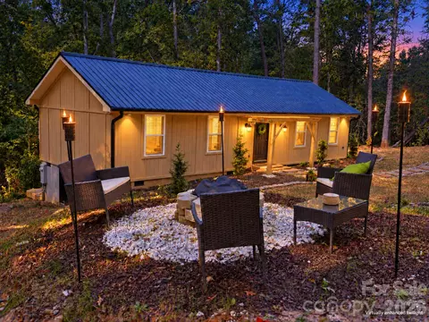 257 Roadrunner Cir, Lake Lure, NC 28746