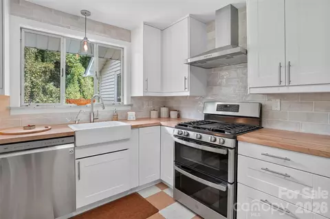 Kitchen - 409 Lockhart Rd, Tryon, NC 28782 photo 4 of 4