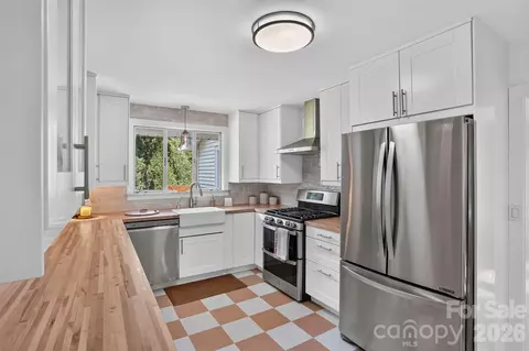 Kitchen - 409 Lockhart Rd, Tryon, NC 28782 photo 2 of 4