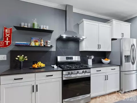 Kitchen - 968 Pennington Dr, Lancaster, SC 29720 photo 4 of 6