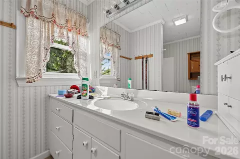 Bath - 519 E 2nd Ave, Newton, NC 28658 photo 1 of 2