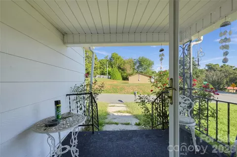 Exterior - 519 E 2nd Ave, Newton, NC 28658 photo 3 of 5