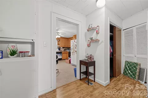 Entry Way - 519 E 2nd Ave, Newton, NC 28658 photo 1 of 4