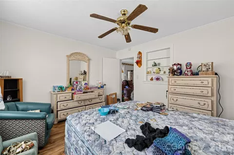 Bedroom - 519 E 2nd Ave, Newton, NC 28658 photo 3 of 5