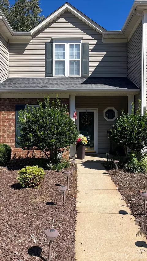 8948 Cinnabay Dr, Charlotte, NC 28216