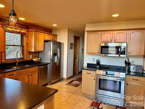 Kitchen - 109 Valley Heights Dr, Mars Hill, NC 28754 photo 2 of 2