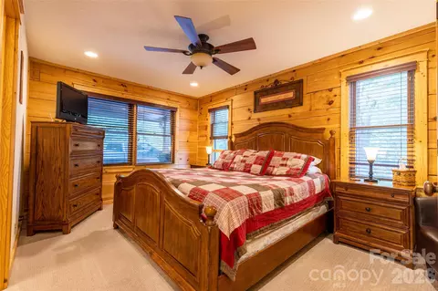 Bedroom - 109 Valley Heights Dr, Mars Hill, NC 28754 photo 2 of 4