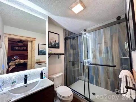 Bath - 109 Valley Heights Dr, Mars Hill, NC 28754 photo 1 of 1