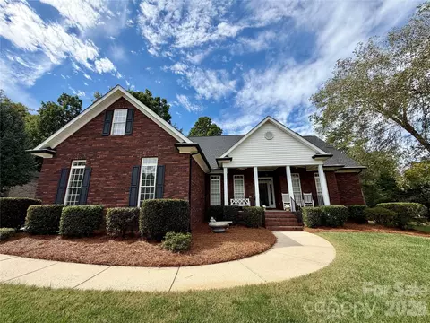 8412 Locksley Dr, Harrisburg, NC 28075