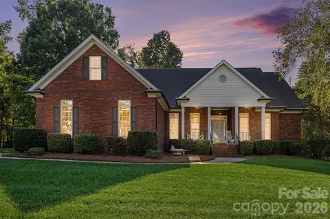 8412 Locksley Dr, Harrisburg, NC 28075