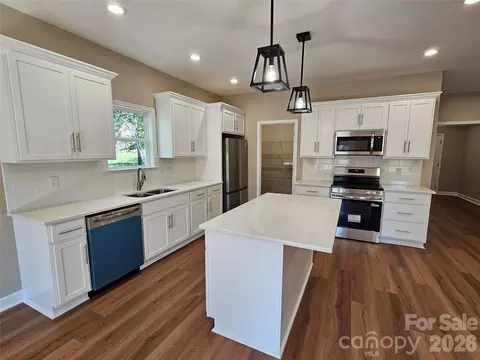 Kitchen - 3670 Travertine Dr, Lancaster, SC 29720 photo 2 of 3