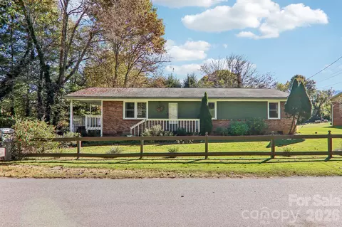 96 Rhinehart St, Waynesville, NC 28786