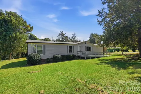 Exterior - 6017 Frazier Dr, Davidson, NC 28036 photo 2 of 8
