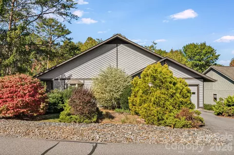 8 Zachary Ridge Rd, Asheville, NC 28804