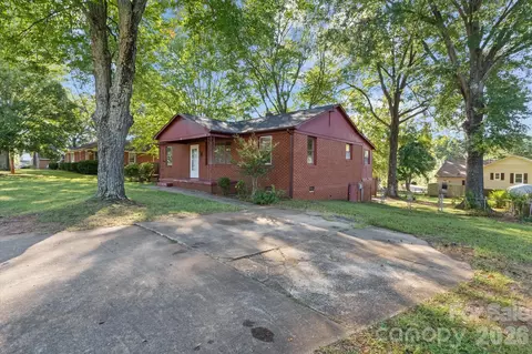 322 Hartness Rd, Statesville, NC 28677