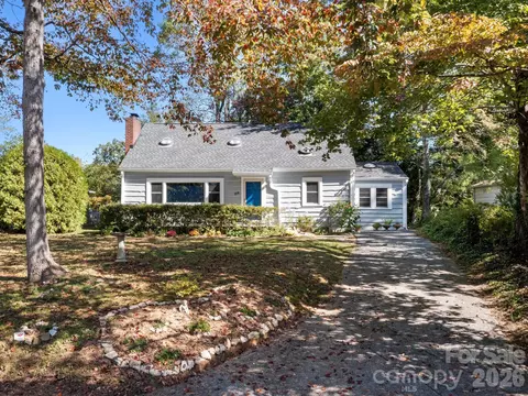 119 Briarwood Ln, Hendersonville, NC 28791