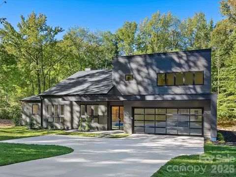 5401 Lancelot Dr, Charlotte, NC 28270