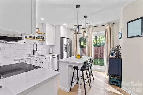 6073 Cougar Ln, Charlotte, NC 28269