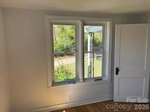 Bedroom - 162 Phillips Ln, Spruce Pine, NC 28777 photo 2 of 4