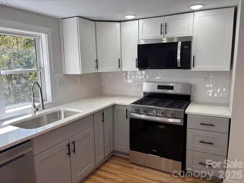 Kitchen - 162 Phillips Ln, Spruce Pine, NC 28777 photo 2 of 3