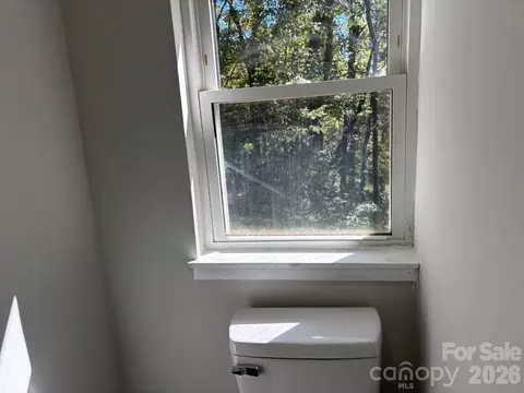 Bath - 162 Phillips Ln, Spruce Pine, NC 28777 photo 3 of 3