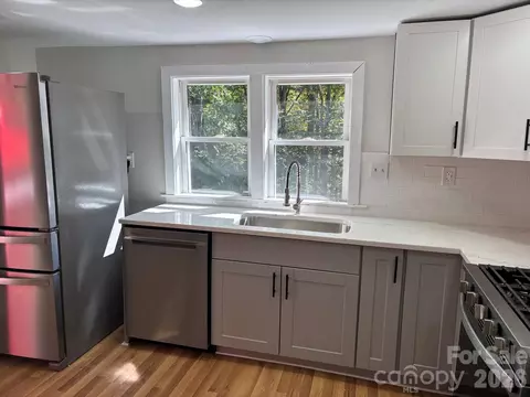 Kitchen - 162 Phillips Ln, Spruce Pine, NC 28777 photo 3 of 3
