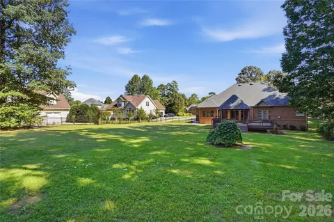 Exterior - 2469 Stoneview Ct, Denver, NC 28037 photo 7 of 8