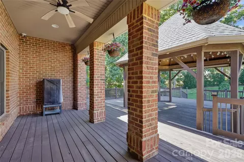 Exterior - 2469 Stoneview Ct, Denver, NC 28037 photo 2 of 8