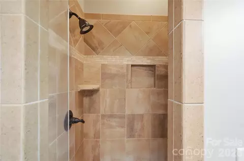 Bath - 2469 Stoneview Ct, Denver, NC 28037 photo 3 of 6