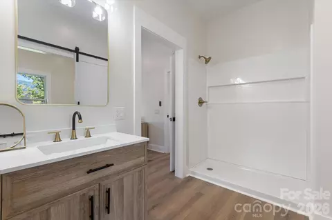 Bath - 45 Gladden St, Marion, NC 28752 photo 3 of 3