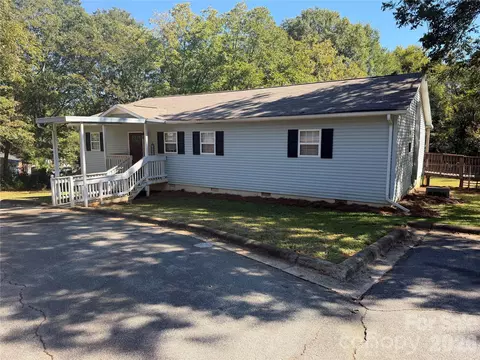 104 E Clairborne St, Blacksburg, SC 29702
