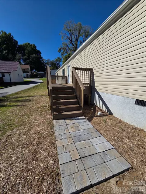 155 Fourth C St, Marion, NC 28752 photo 6