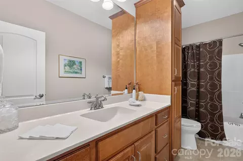 Bath - 76 Divot Ct, Hickory, NC 28601 photo 3 of 3