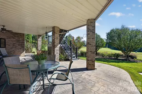 Exterior - 76 Divot Ct, Hickory, NC 28601 photo 6 of 7