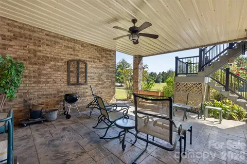 Exterior - 76 Divot Ct, Hickory, NC 28601 photo 5 of 7
