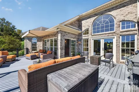 Exterior - 76 Divot Ct, Hickory, NC 28601 photo 4 of 7
