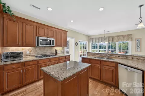 Kitchen - 76 Divot Ct, Hickory, NC 28601 photo 4 of 4