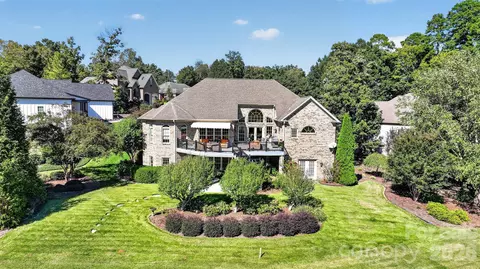 Exterior - 76 Divot Ct, Hickory, NC 28601 photo 7 of 7