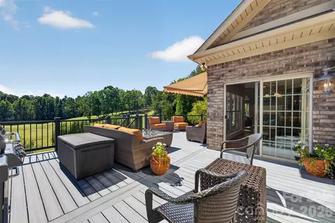 Exterior - 76 Divot Ct, Hickory, NC 28601 photo 3 of 7